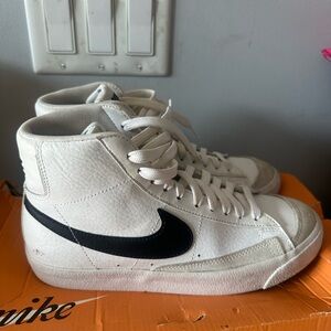 Nike High-top Blazer in Classic Black and White